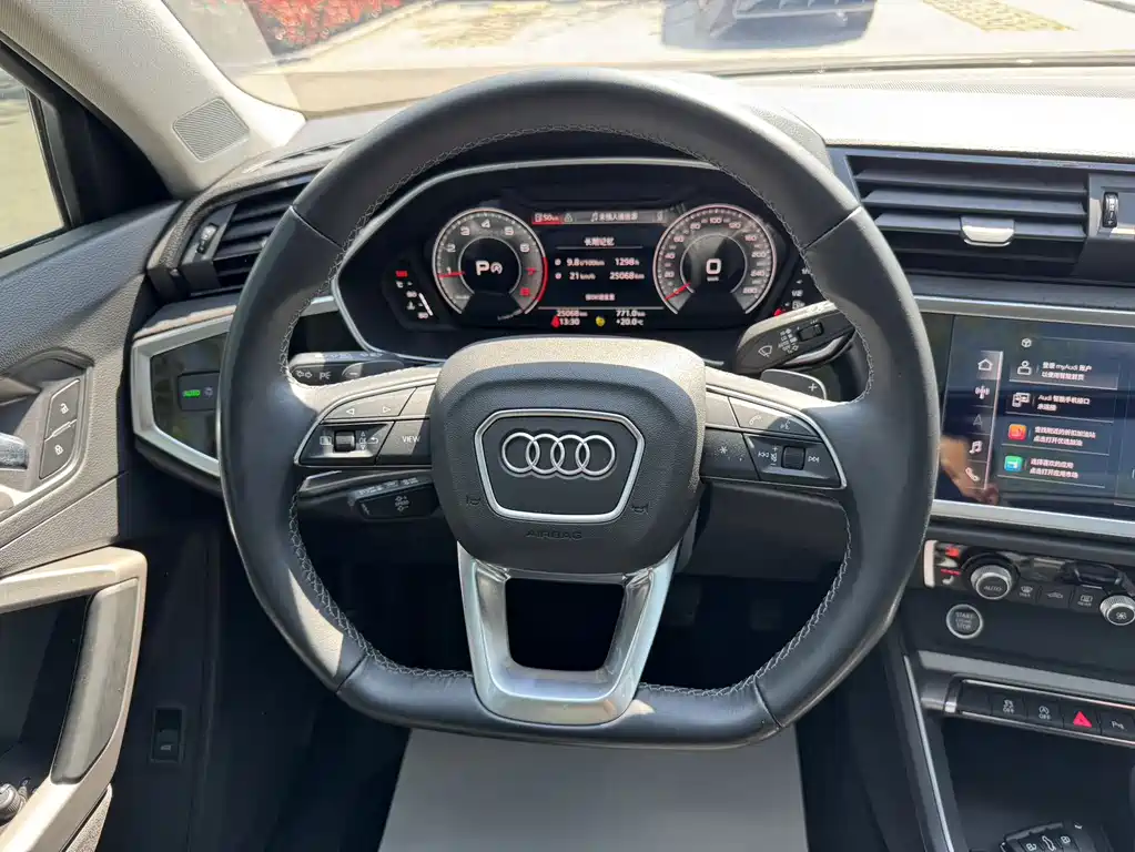 Audi Q3 — фото 15