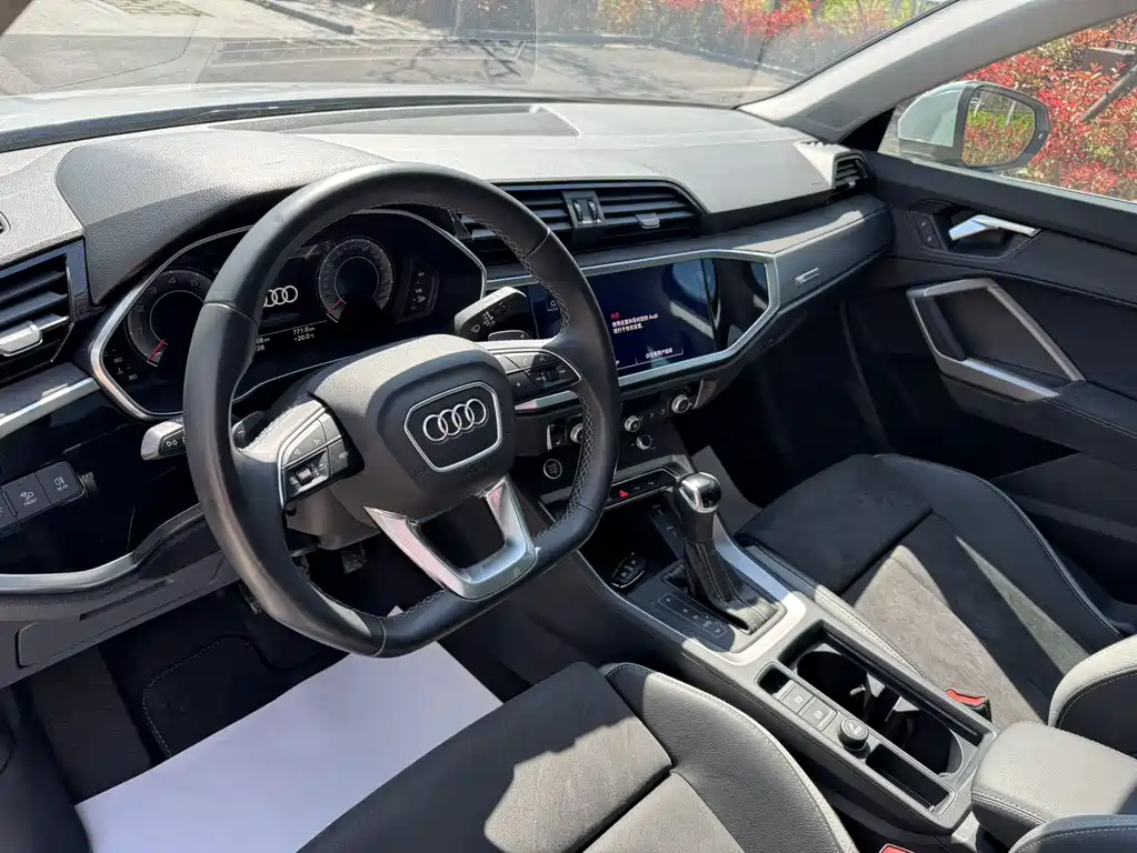 Audi Q3 — фото 10