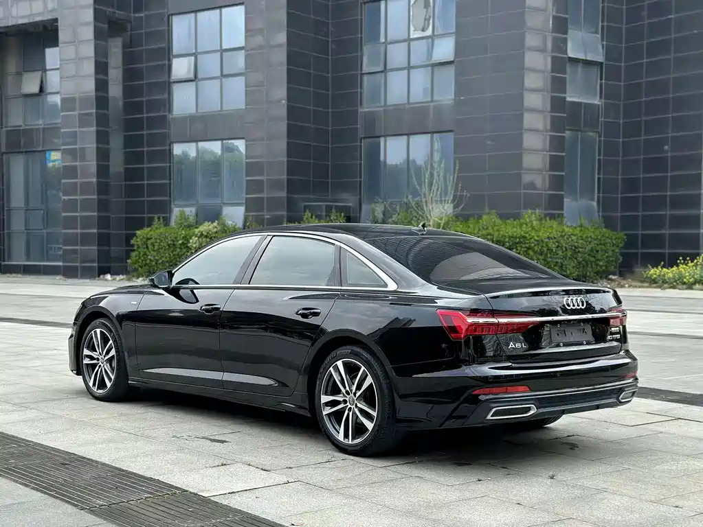 Audi A6L — фото 10