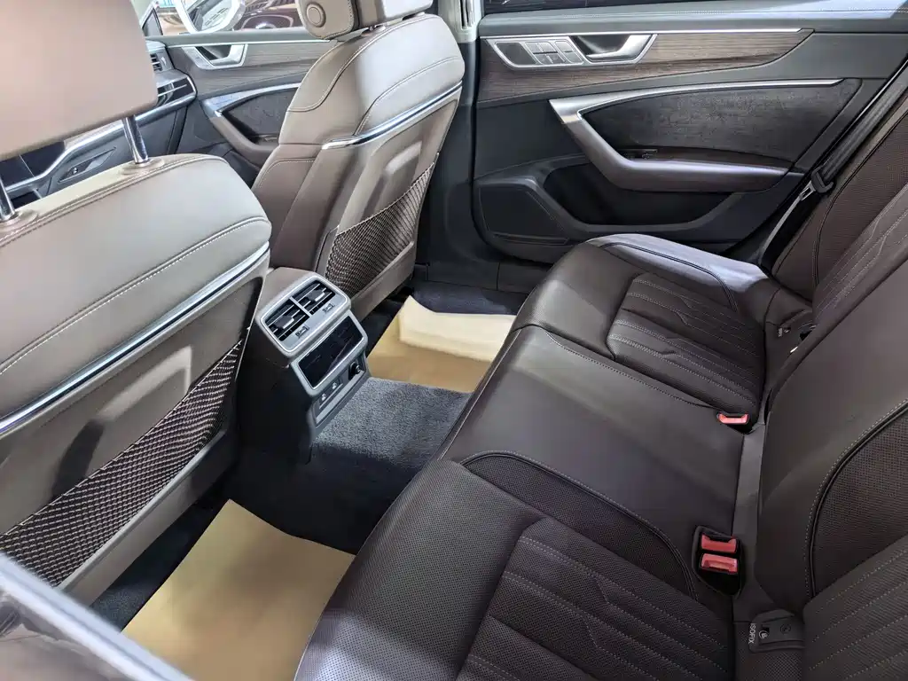 Audi A7L — фото 5
