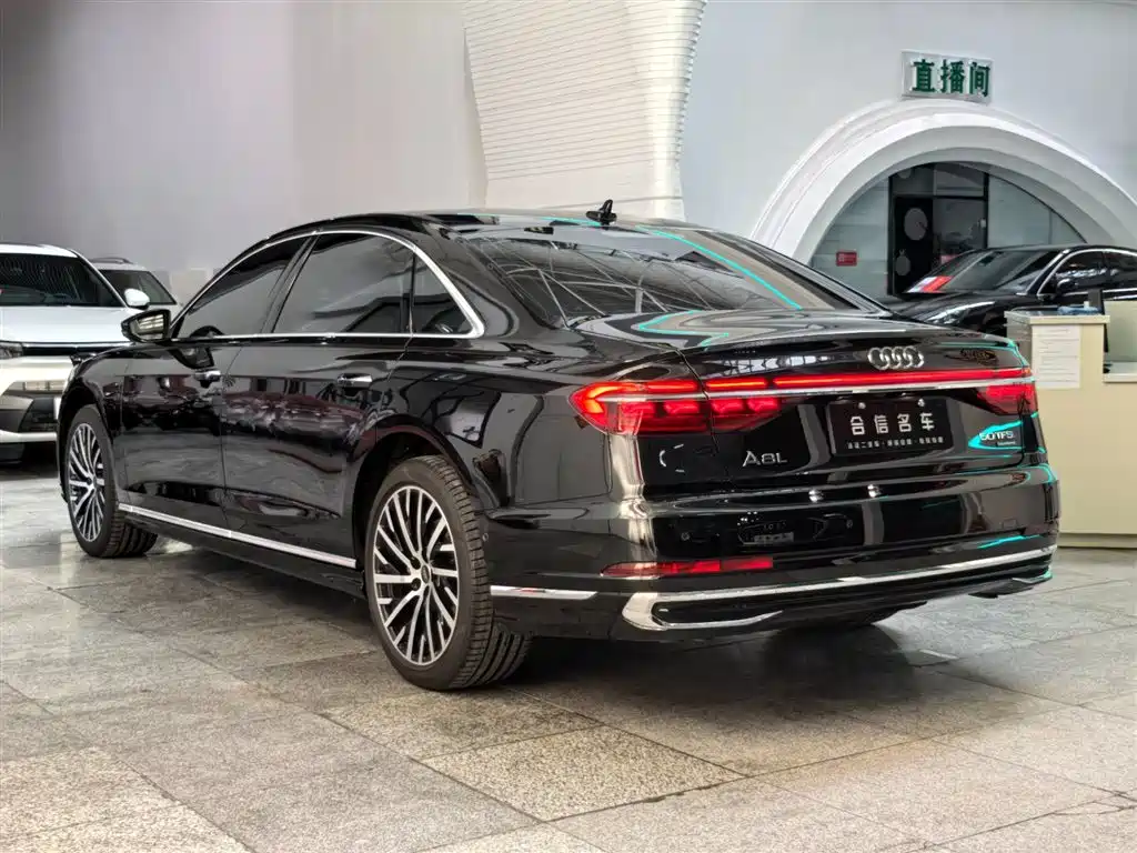 Audi A8 — фото 4