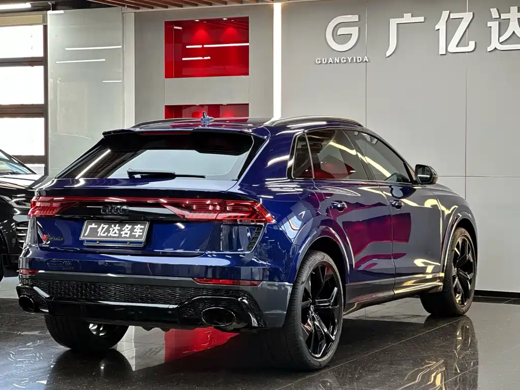 Audi RS Q8 — фото 25