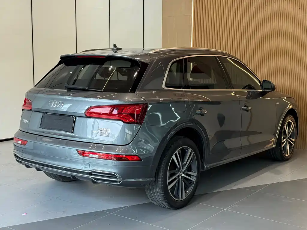 Audi Q5L — фото 18