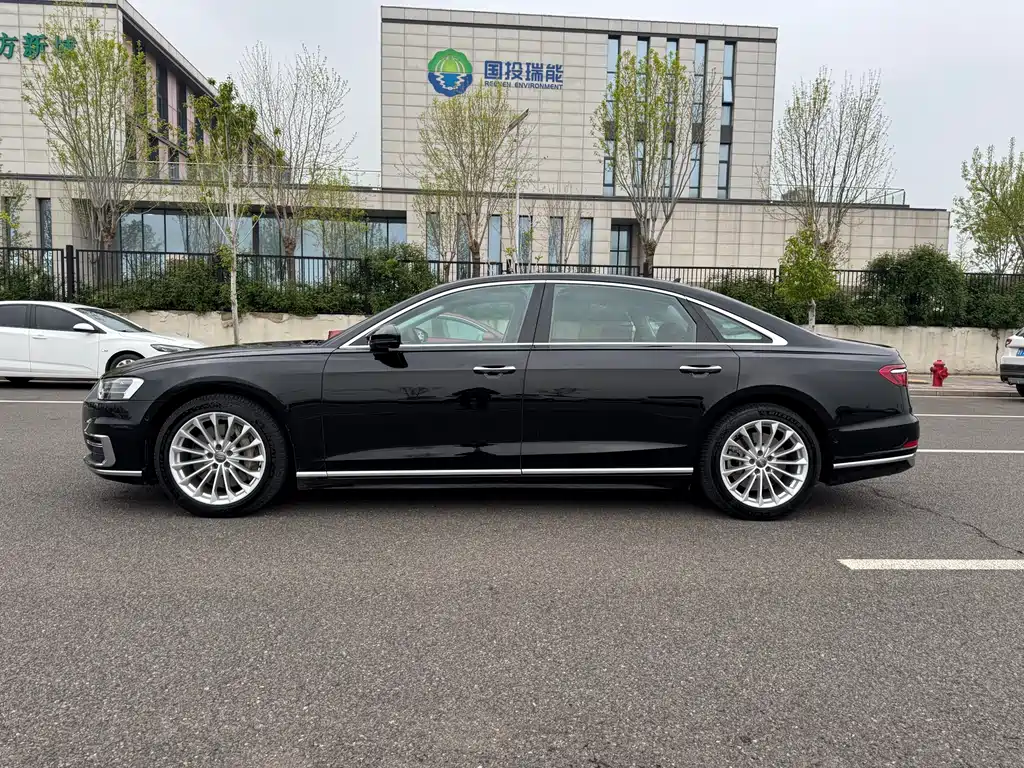 Audi A8 — фото 4