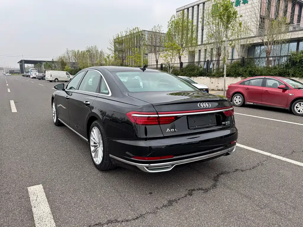 Audi A8 — фото 5