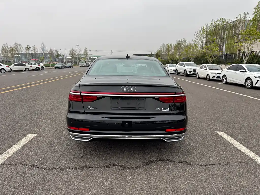 Audi A8 — фото 6