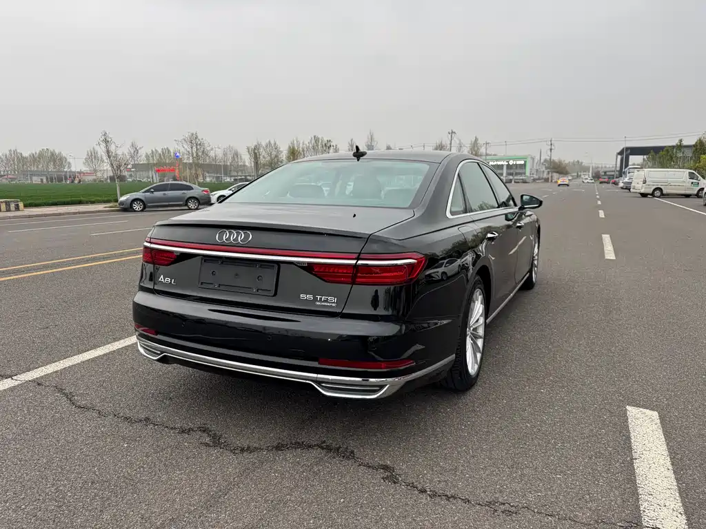 Audi A8 — фото 7