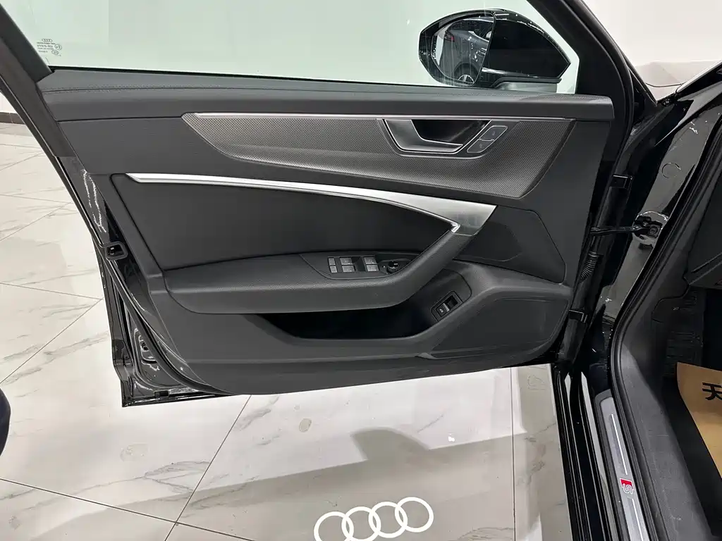 Audi A6L — фото 4
