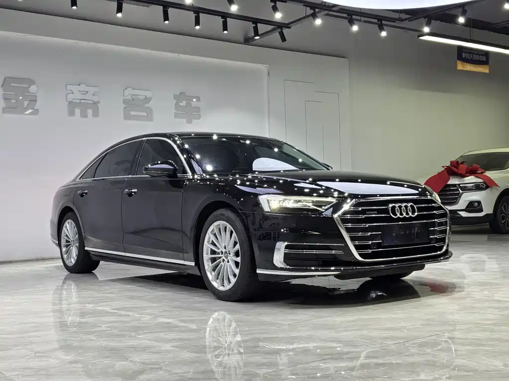 Audi A8 — фото 3