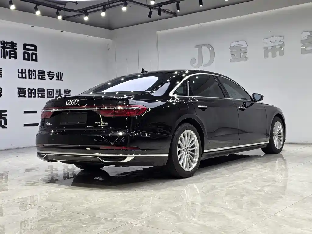 Audi A8 — фото 4
