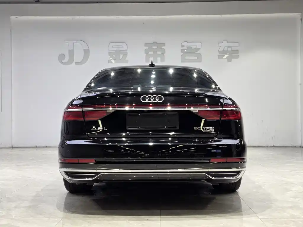 Audi A8 — фото 5