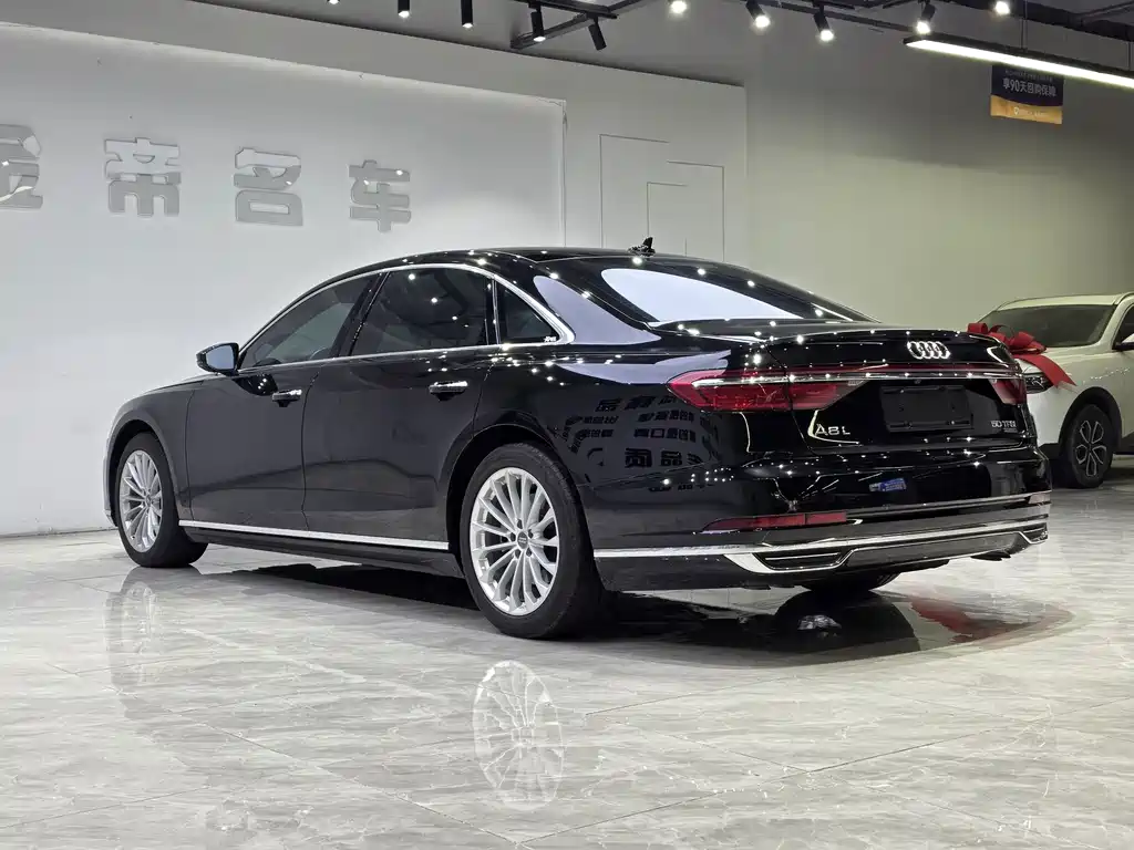Audi A8 — фото 6