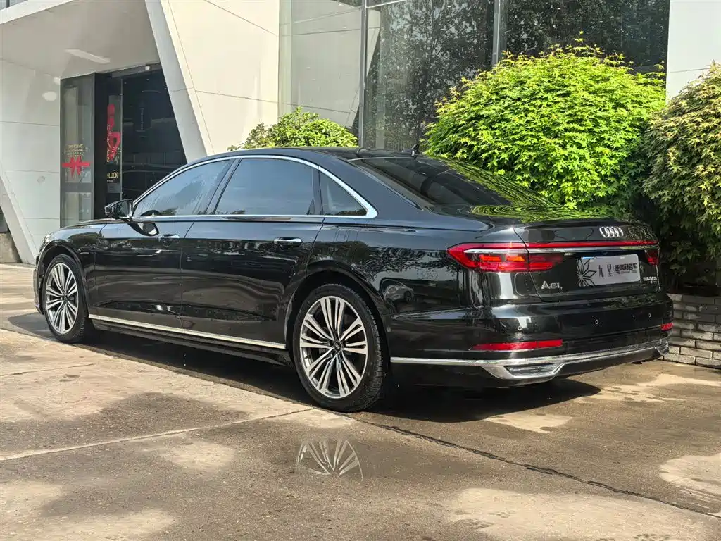 Audi A8 — фото 3
