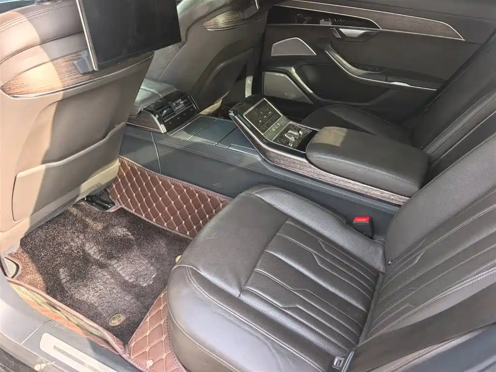 Audi A8 — фото 5