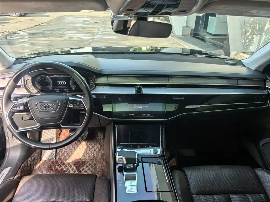 Audi A8 — фото 7
