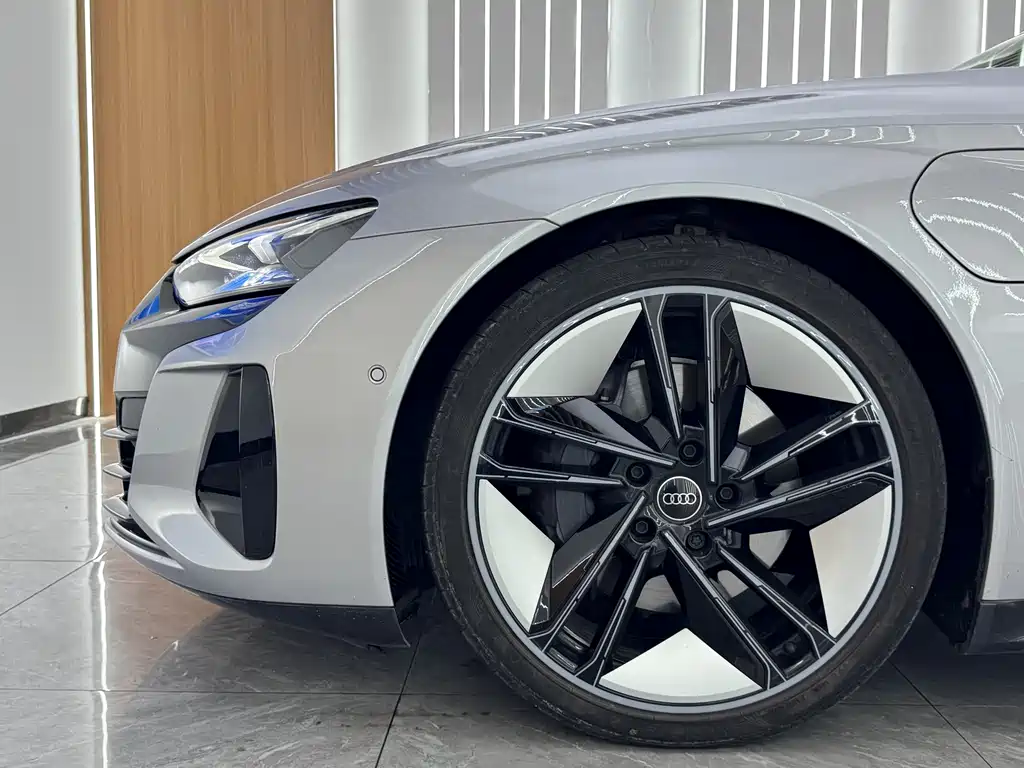Audi e-tron GT — фото 6