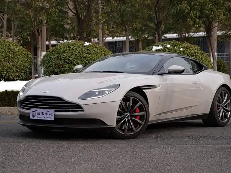 Aston Martin DB11 — фото 3