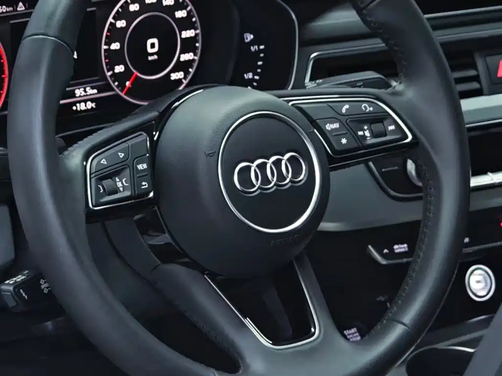 Audi A4L — фото 9