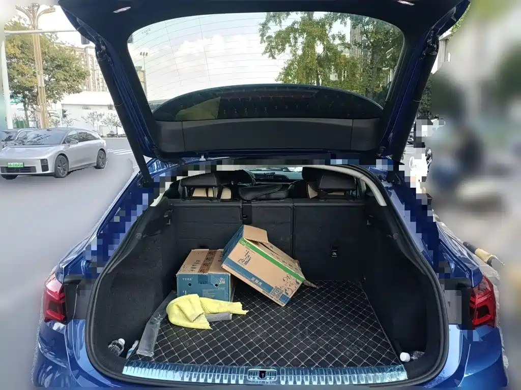 Audi Q3 Sportback — фото 15