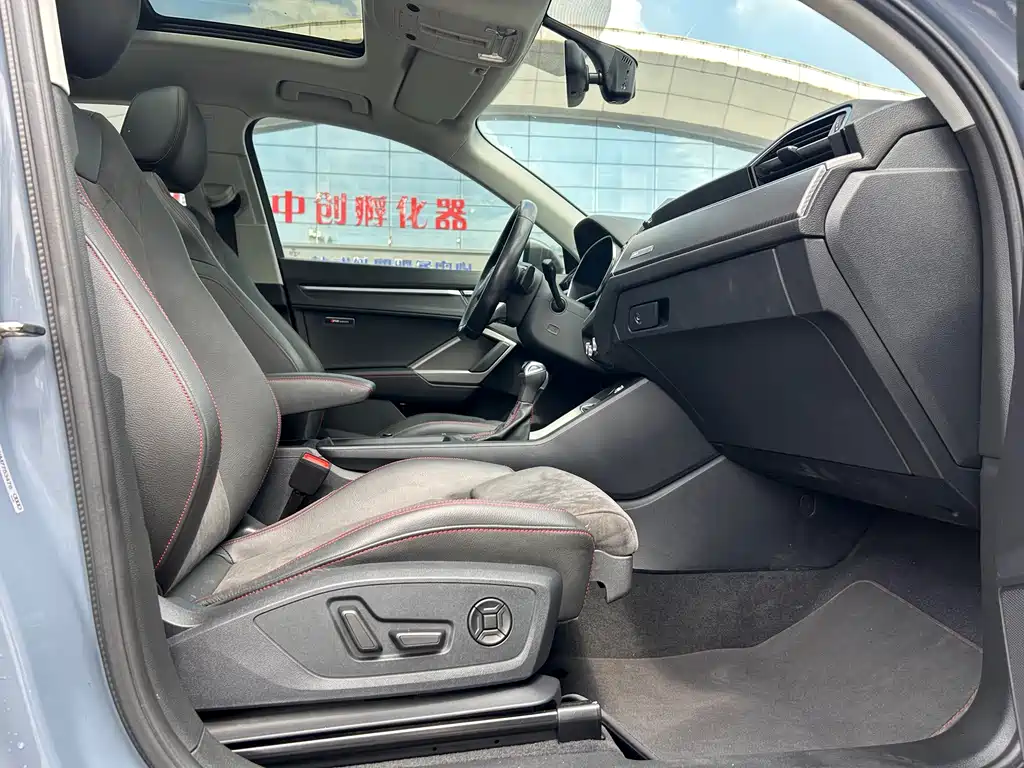 Audi Q3 Sportback — фото 11