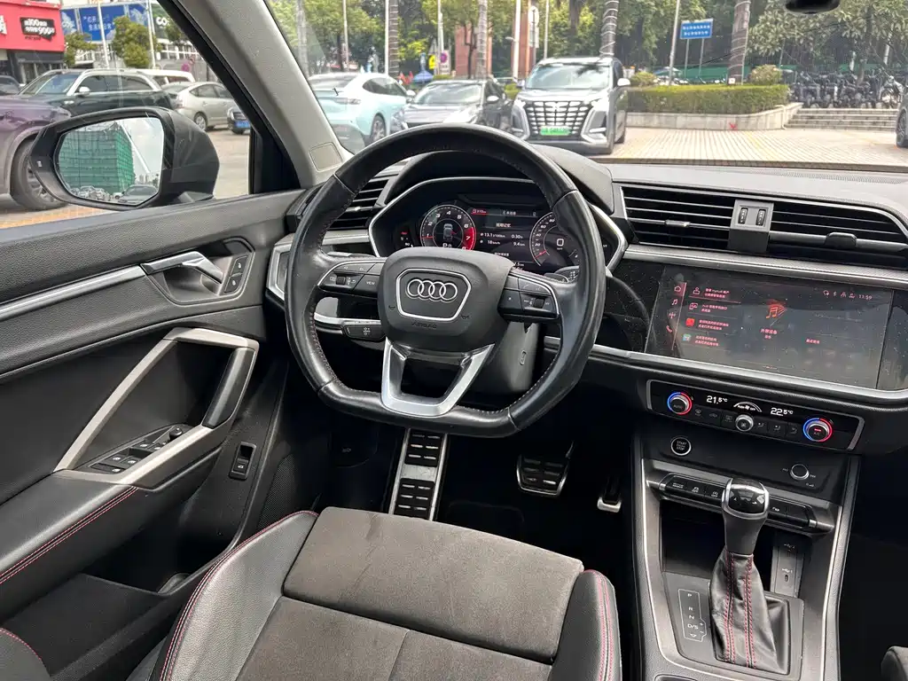 Audi Q3 Sportback — фото 14