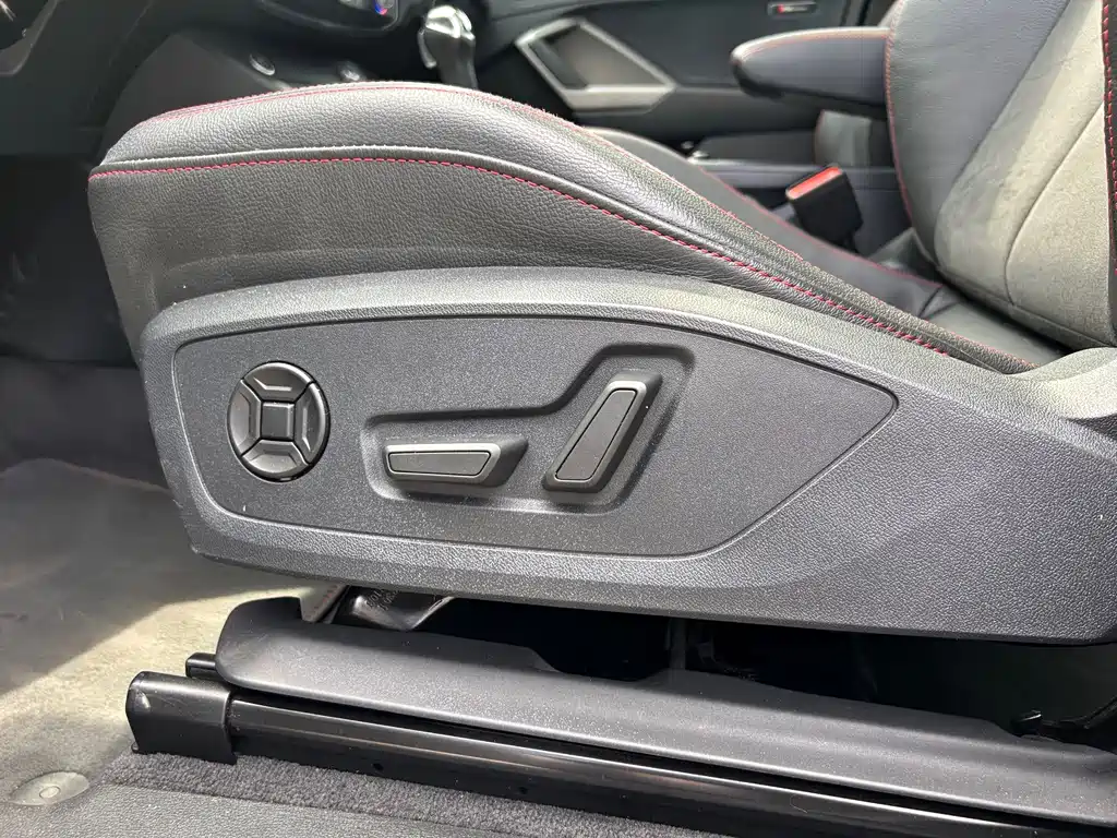 Audi Q3 Sportback — фото 18
