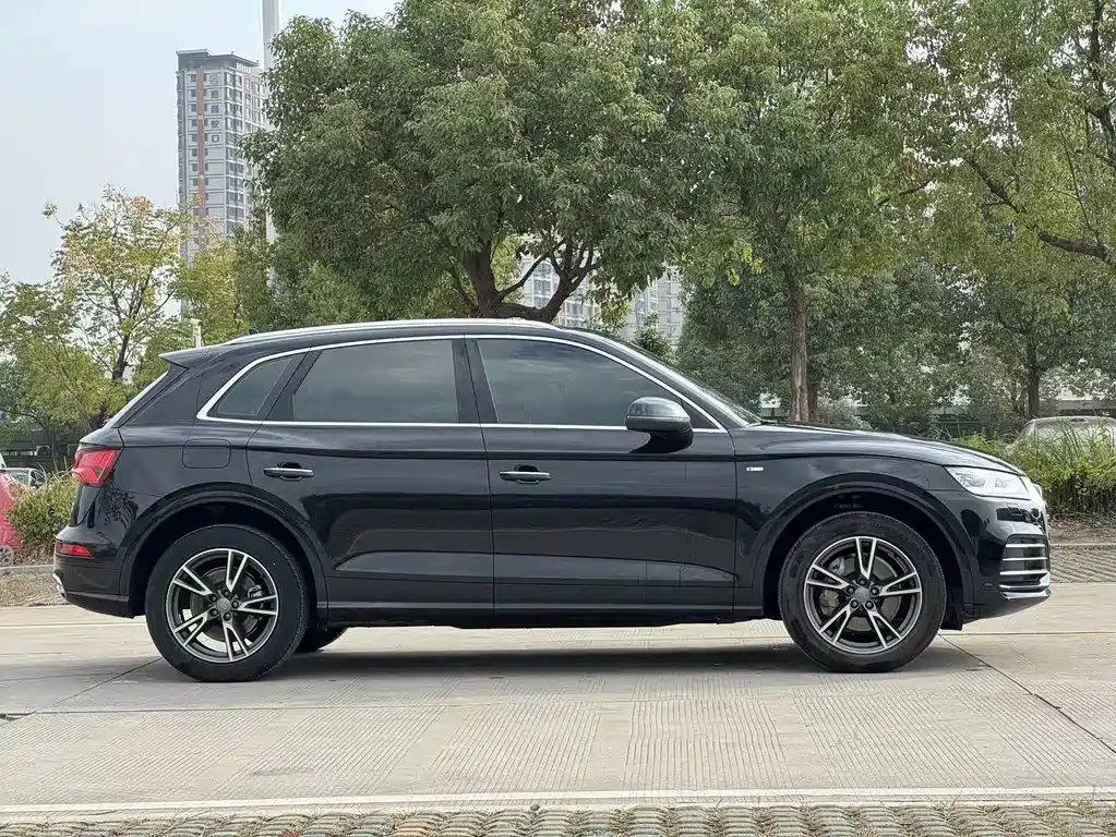 Audi Q5L — фото 2