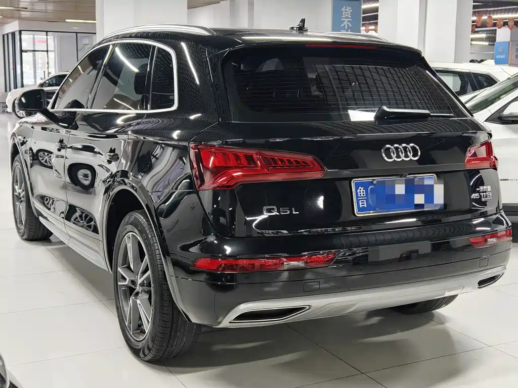 Audi Q5L — фото 4