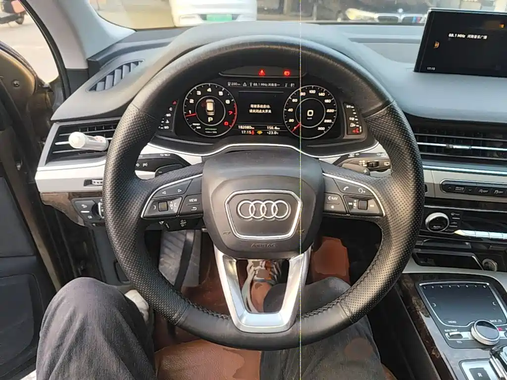 Audi Q7 — фото 10