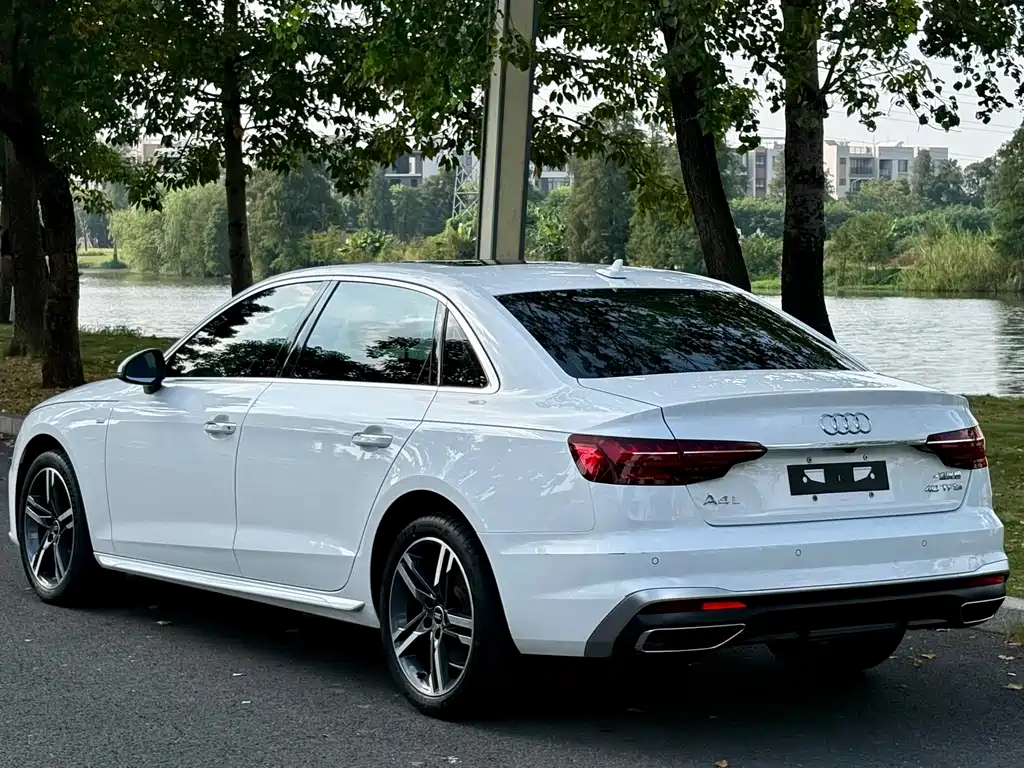 Audi A4L — фото 5