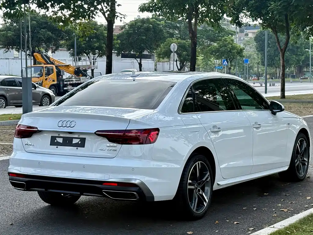 Audi A4L — фото 7
