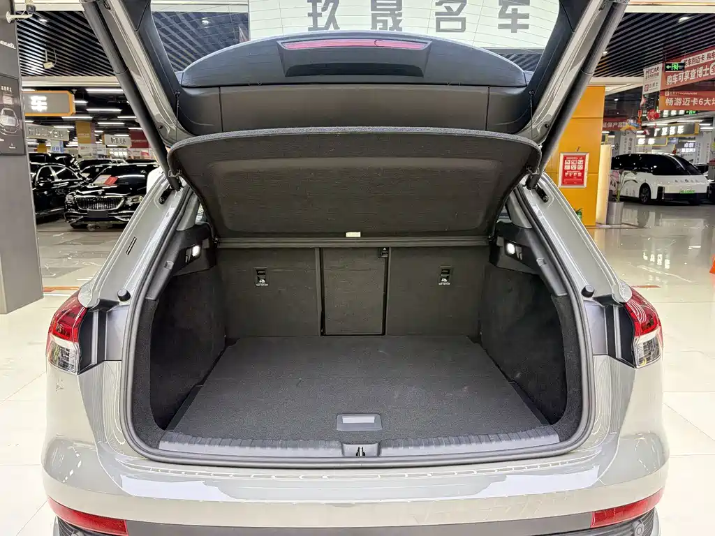 Audi Q4 e-tron — фото 17