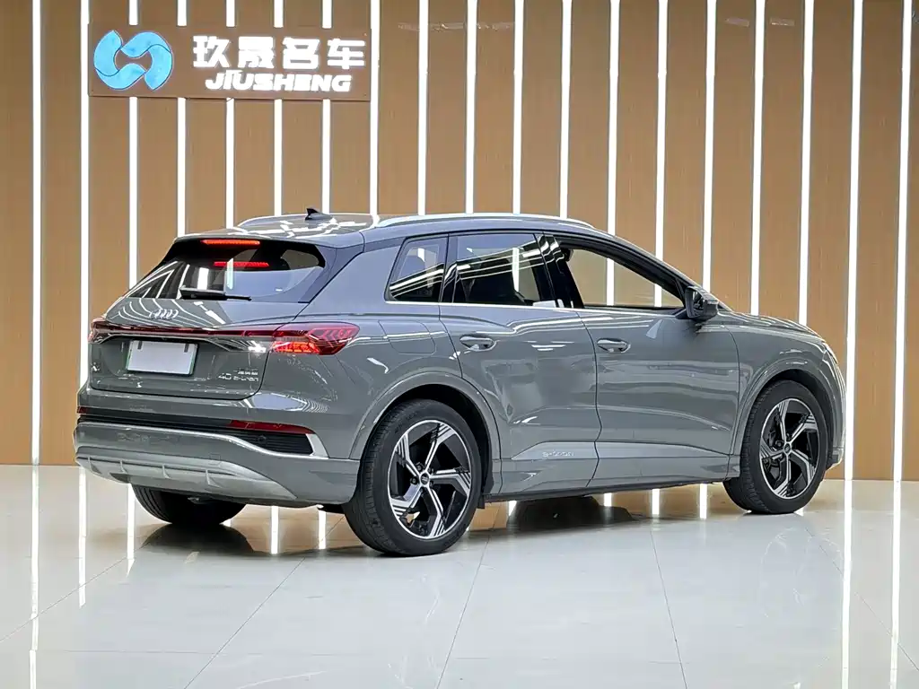 Audi Q4 e-tron — фото 20