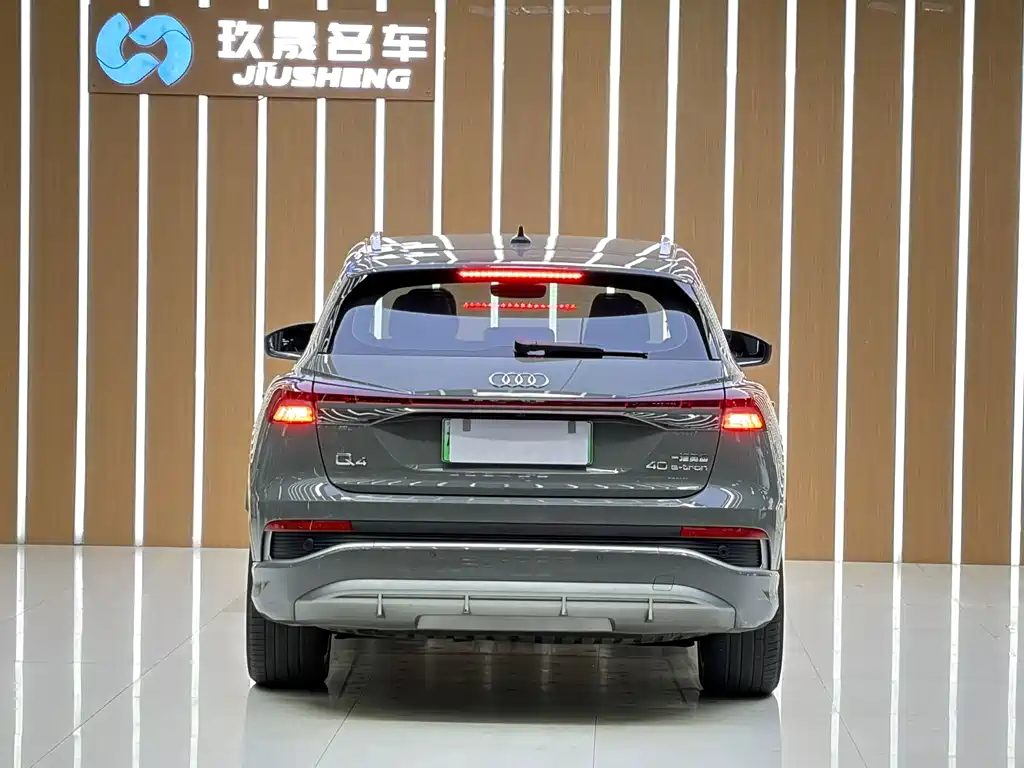Audi Q4 e-tron — фото 22