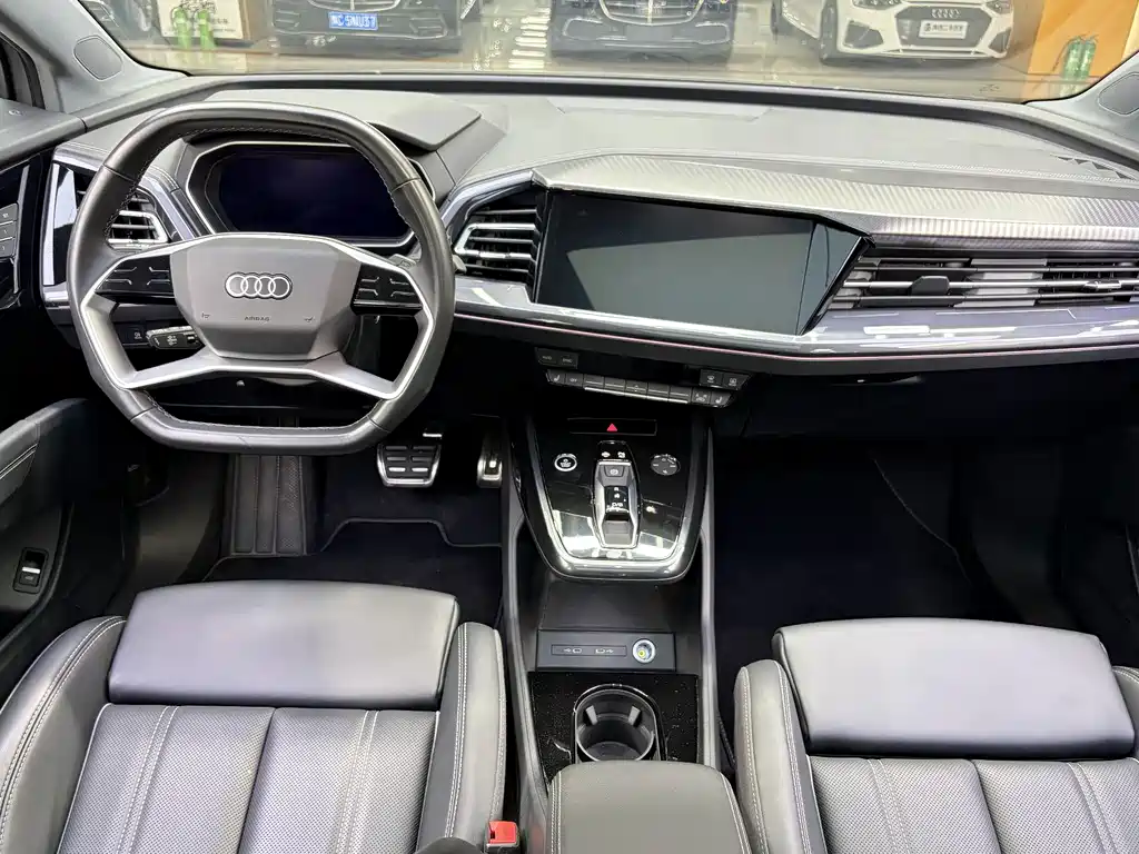 Audi Q4 e-tron — фото 4