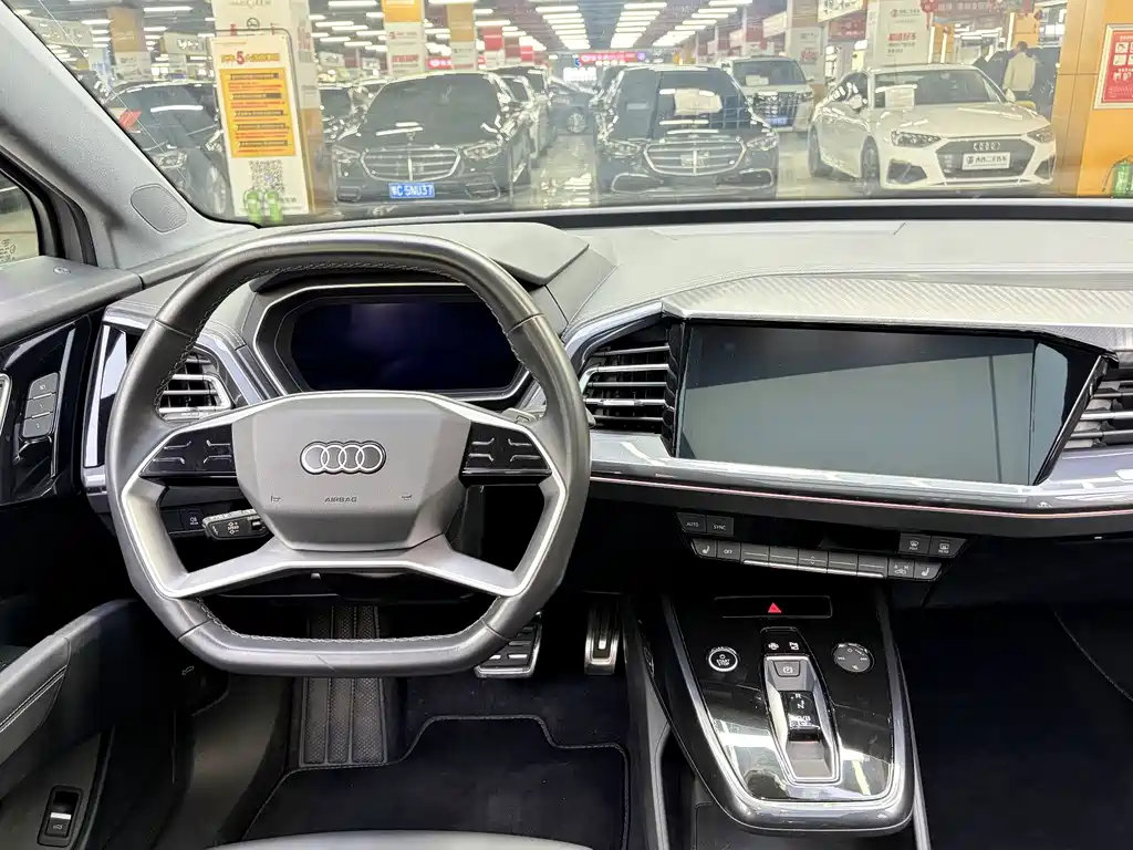 Audi Q4 e-tron — фото 5