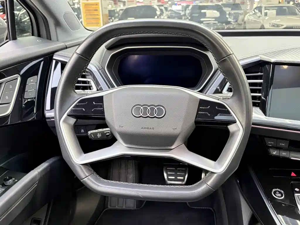 Audi Q4 e-tron — фото 7