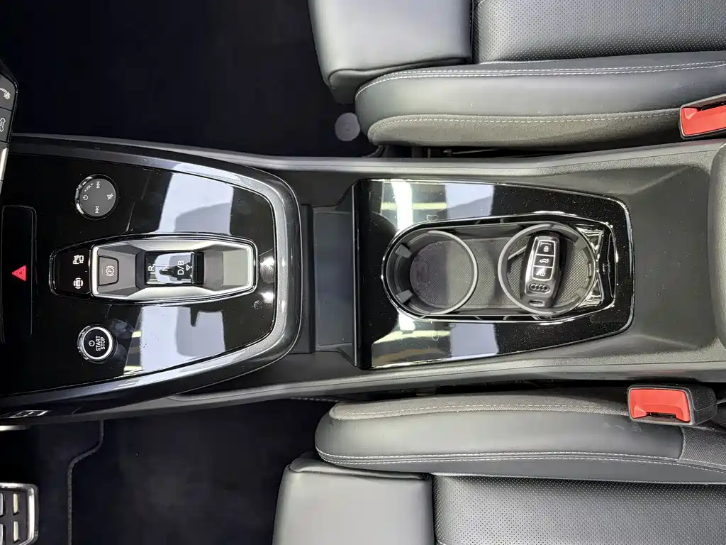 Audi Q4 e-tron — фото 9