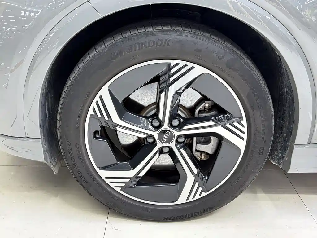 Audi Q4 e-tron — фото 10