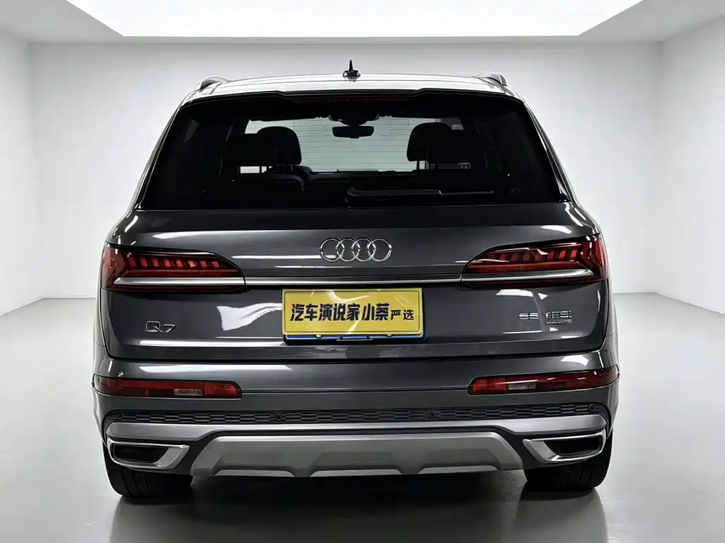 Audi Q7 — фото 11