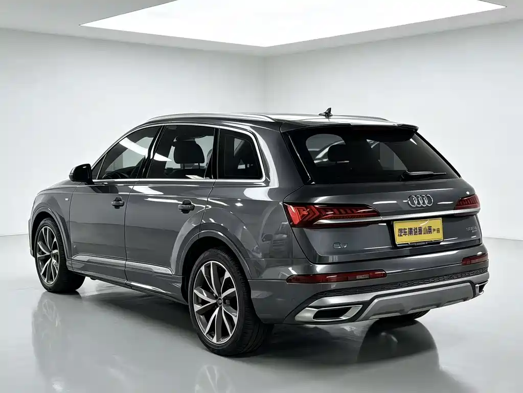 Audi Q7 — фото 12