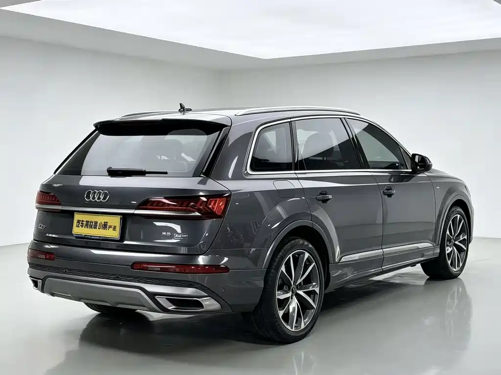 Audi Q7 — фото 10
