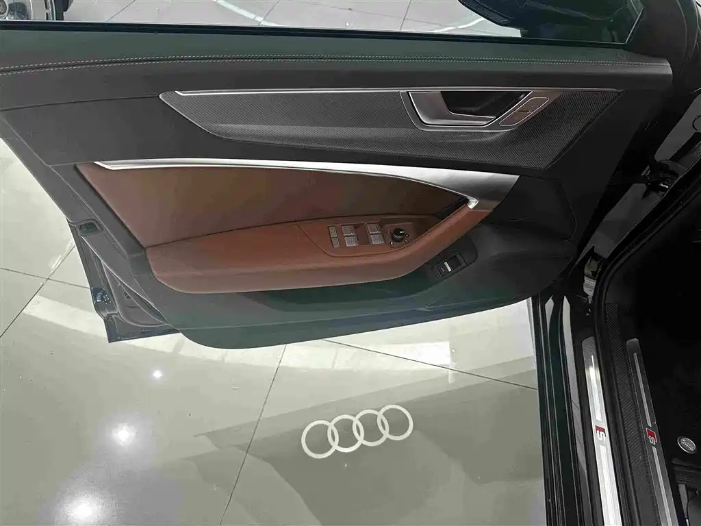 Audi A6L — фото 5
