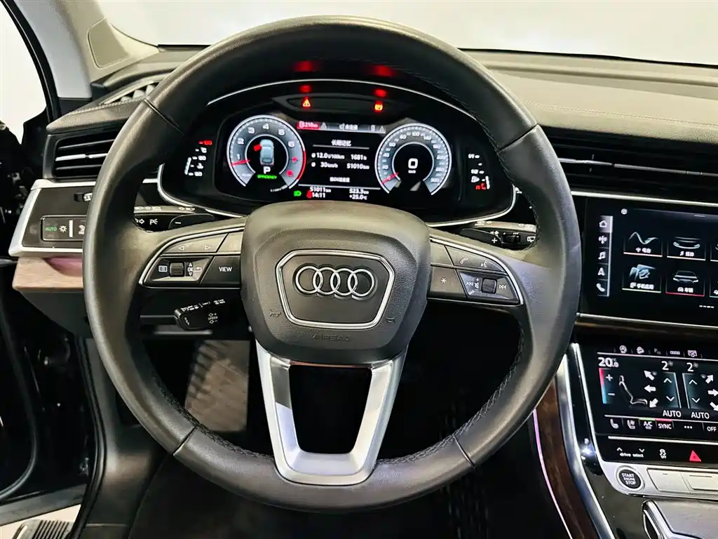 Audi Q7 — фото 13