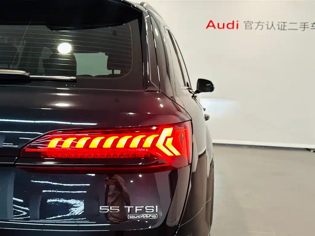 Audi Q7 — фото 17