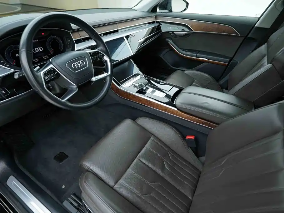 Audi A8 — фото 9