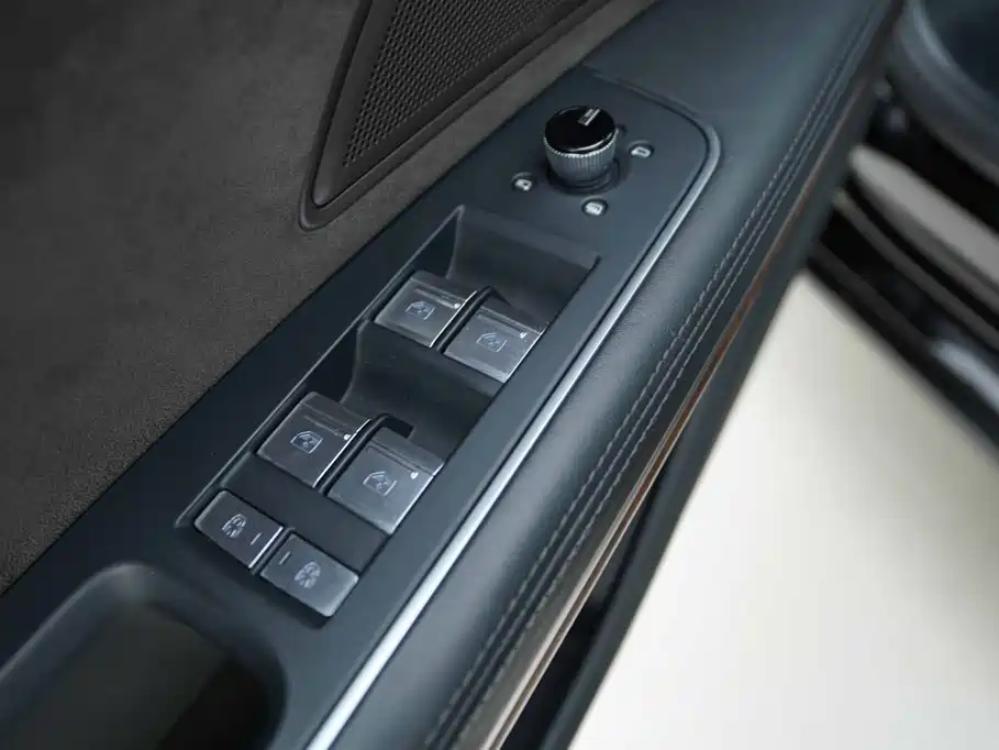 Audi A8 — фото 10