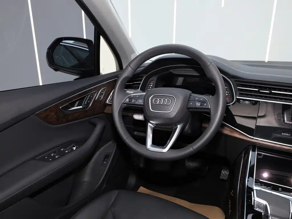 Audi Q7 — фото 19