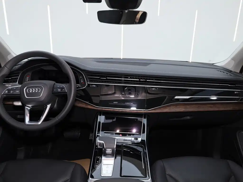 Audi Q7 — фото 25