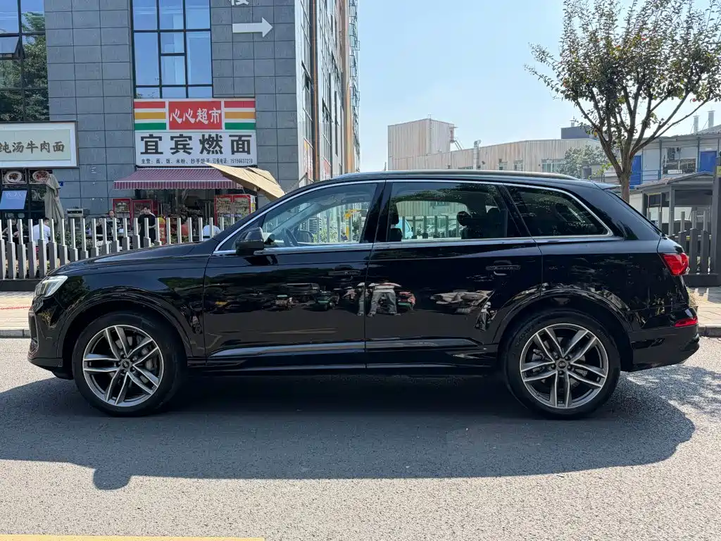 Audi Q7 — фото 3